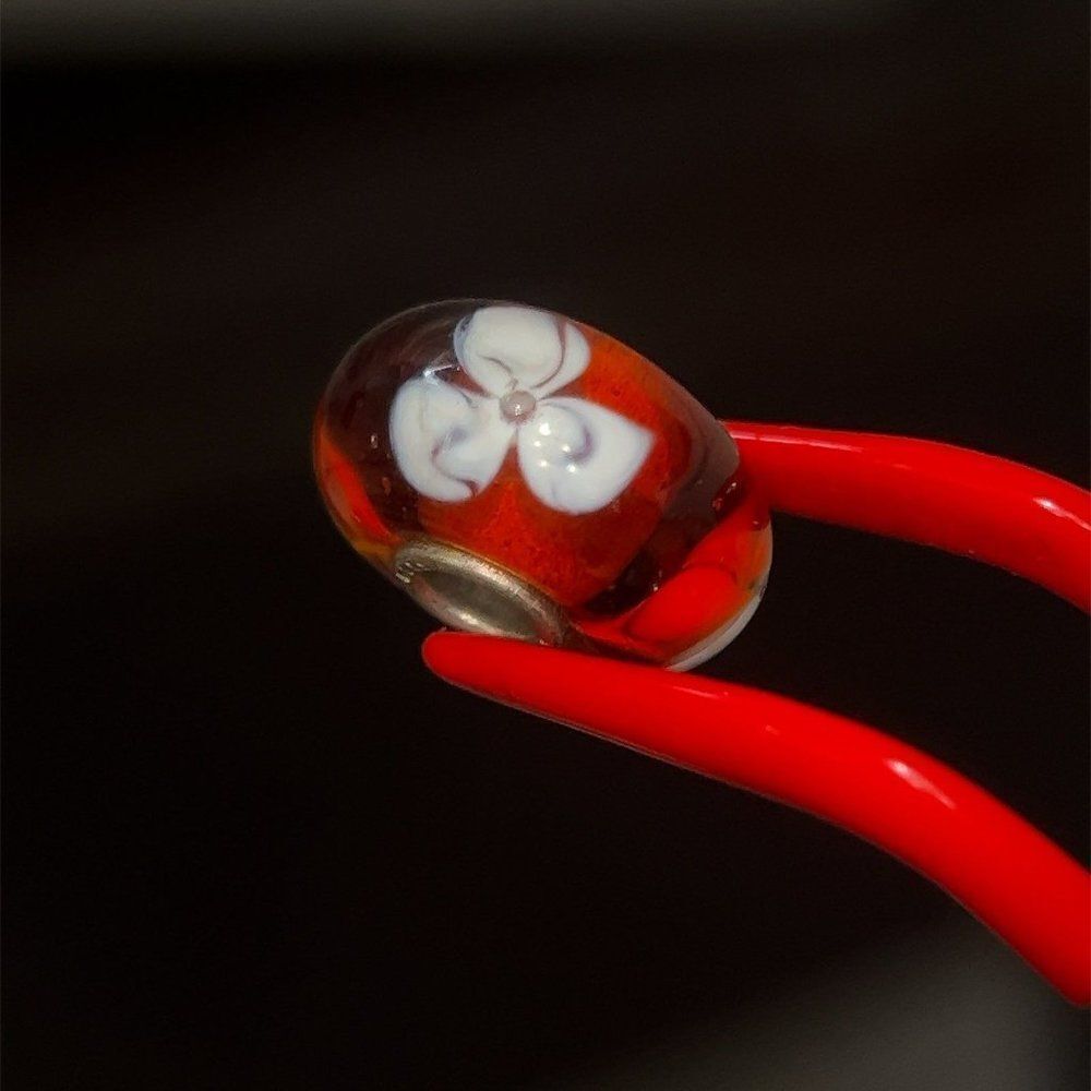 ‎Trollbead Beige Flower Bead - Picture 2 of 4
